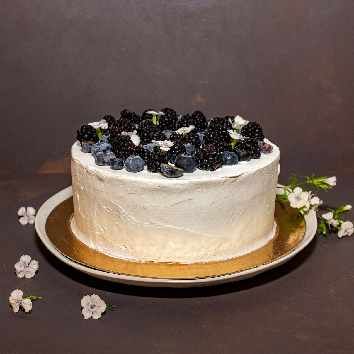 Custom cake with fruits